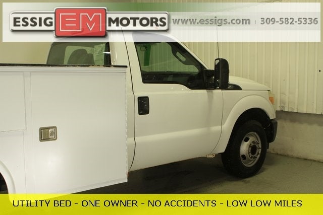 2014 Ford F-350 Chassis XL DRW 2D Standard Cab RWD